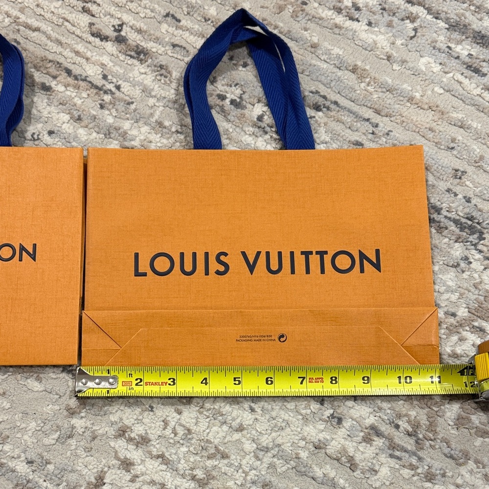 Louis Vuitton gift bags - Picture 4 of 7